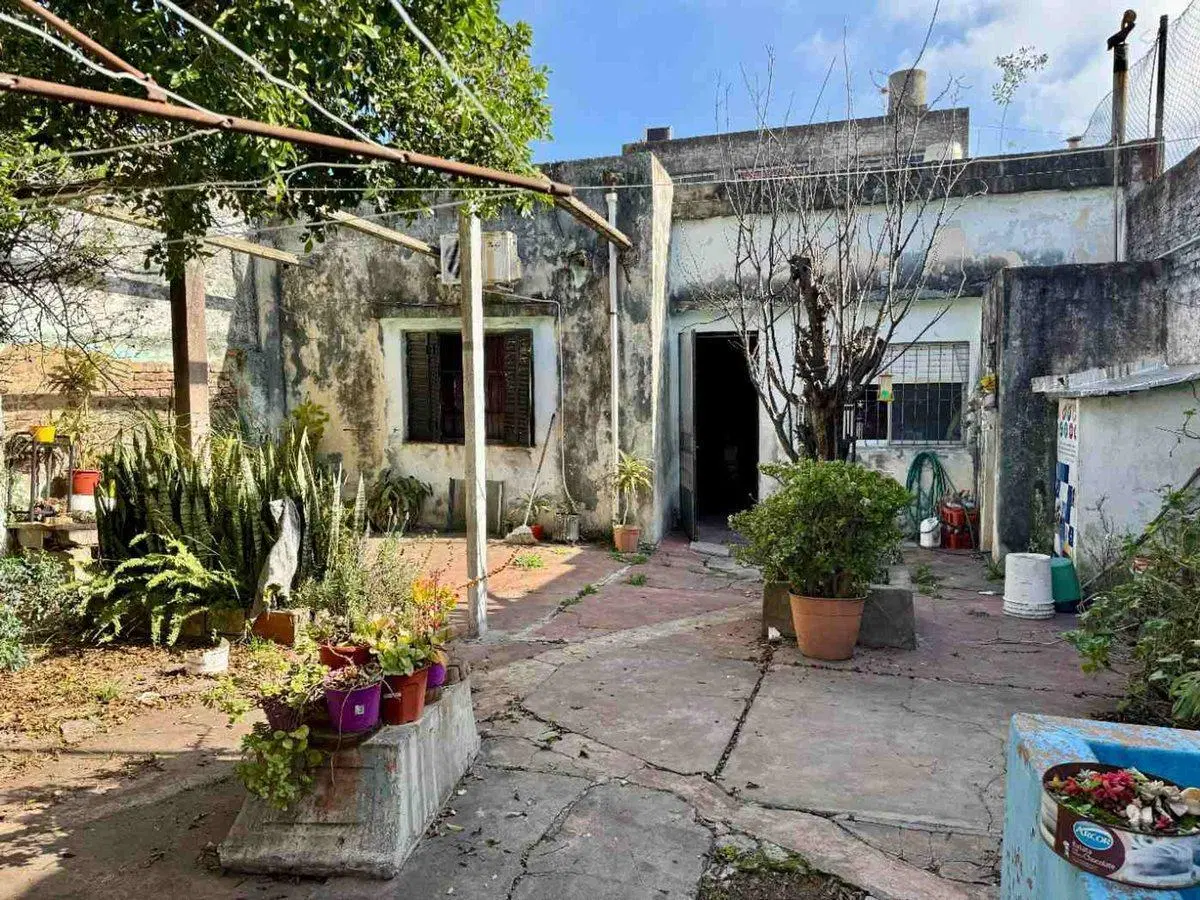 Venta PH 4 ambientes con jardín Sarandí 5
