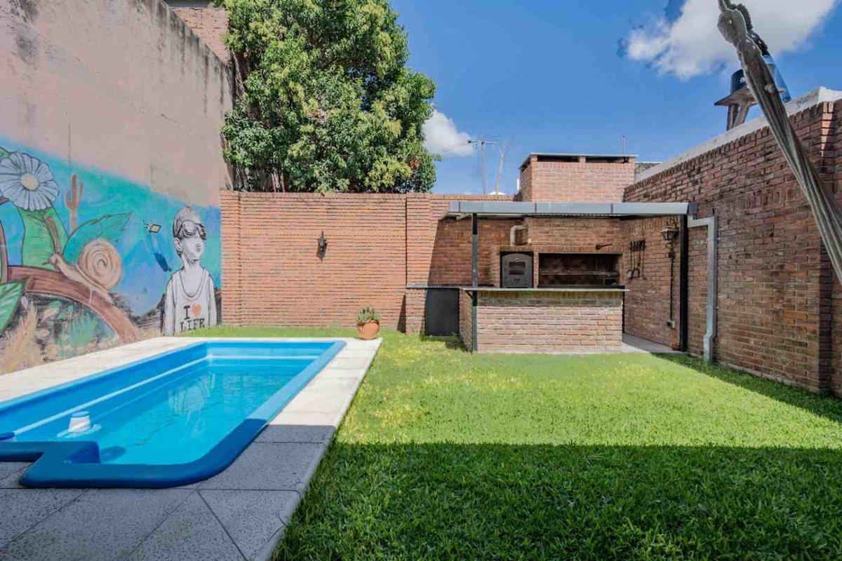 VENTA - CASA 3 AMB C/ QUINCHO Y PILETA - C. MADERO
