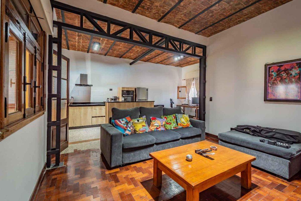 Foto de VENTA - CASA 3 AMB C/ QUINCHO Y PILETA - C. MADERO, imagen 3