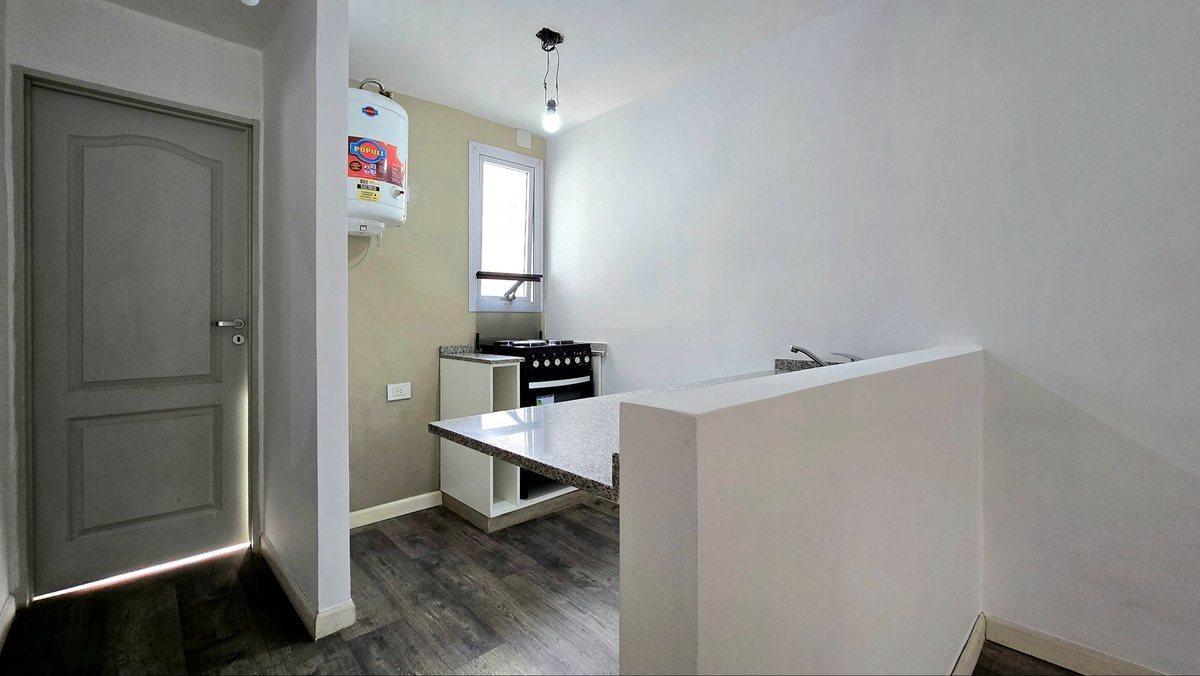 Foto de DEPTO 2 AMB CON 2 PATIOS - PARQUE CHACABUCO, imagen 4
