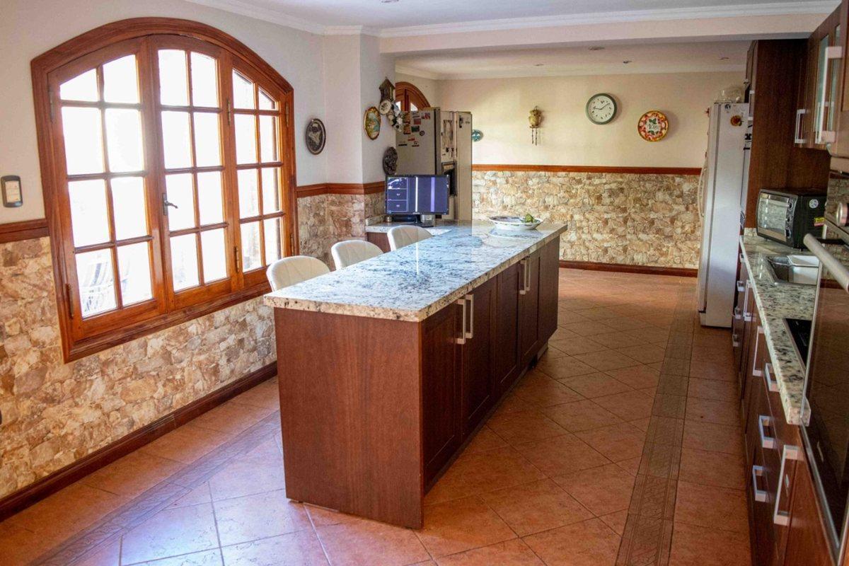 Foto de MARTINEZ - VENTA GRAN CHALET 4 DORMITORIOS, imagen 2