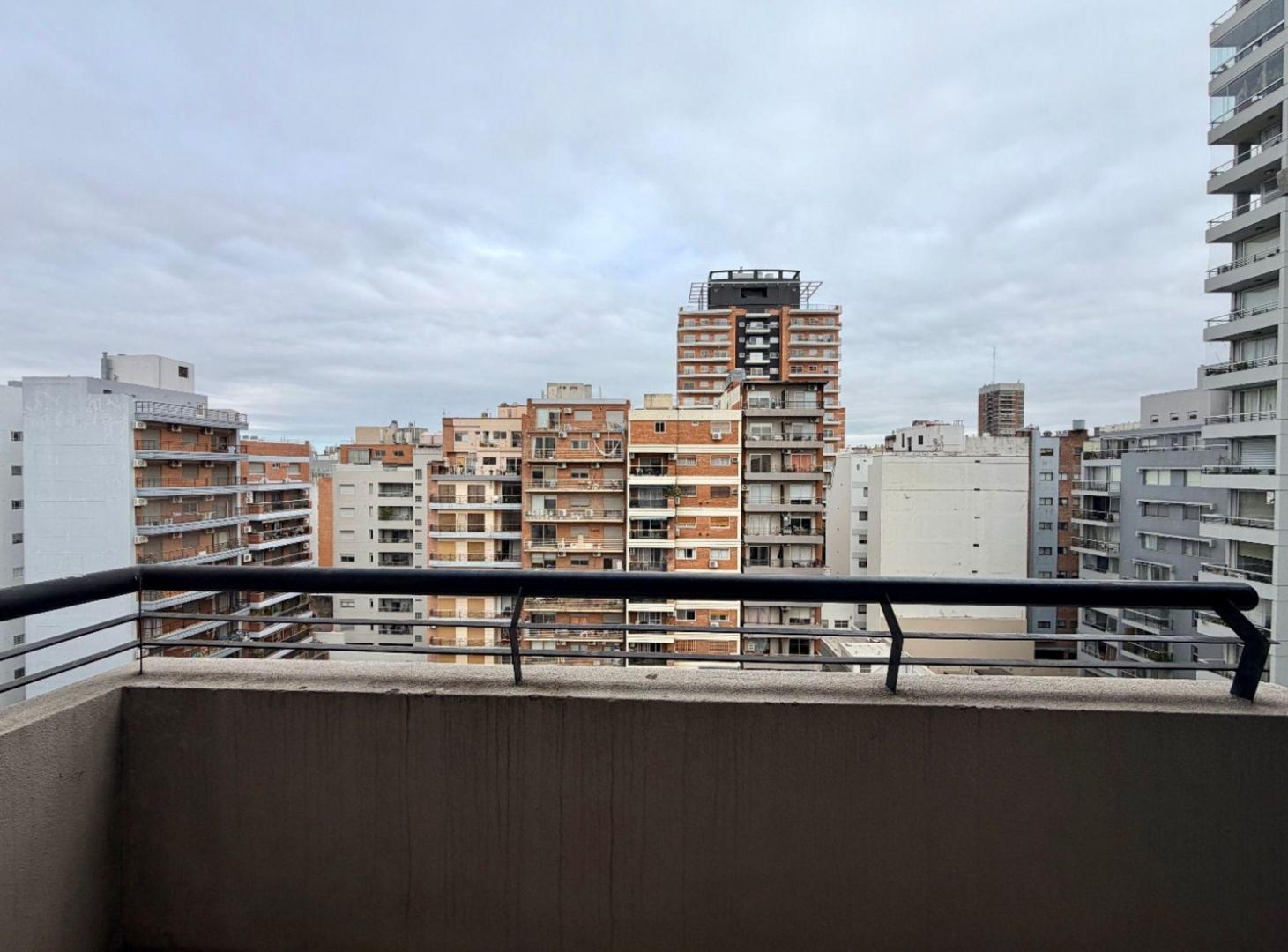 Foto de LUMINOSO DEPTO 2 AMB/45 M2/PILETA/BALCON/APTO PROF, imagen 4