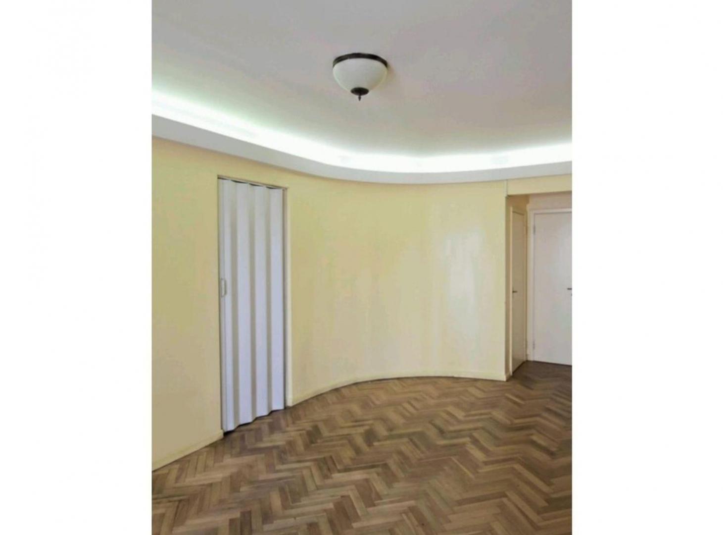 Foto de VENTA DEPTO. 4 AMBIENTES C/DEPENDENCIA Y BALCÓN, imagen 4