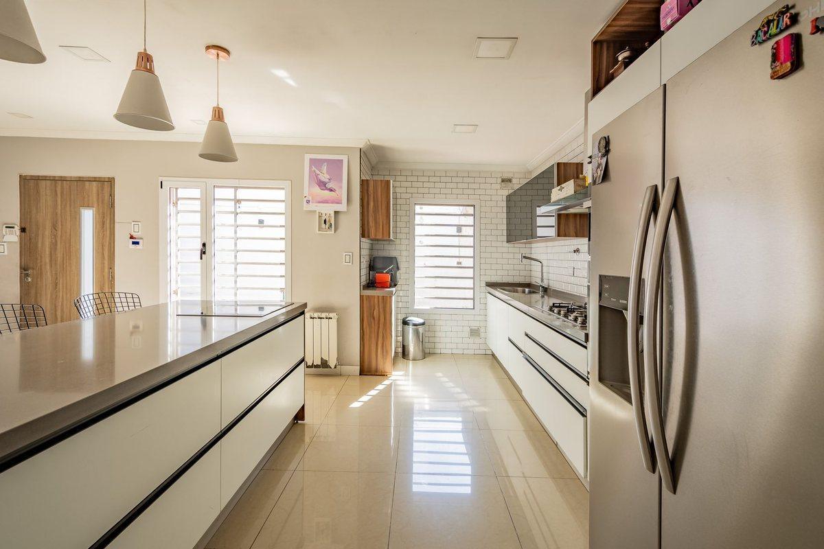 Foto de VENTA - PH MULTIFAMILIAR C/ PILETA - TAPIALES, imagen 3