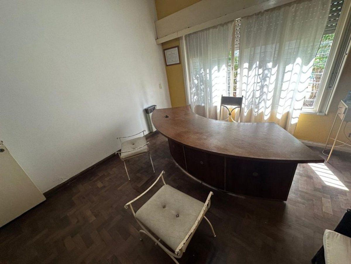 Foto de CASA CON PARQUE Y PILETA PLENO CENTRO MONTE GRANDE, imagen 2