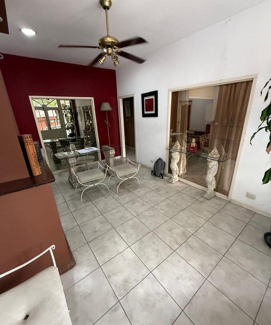 Foto de CASA CON PARQUE Y PILETA PLENO CENTRO MONTE GRANDE, imagen 5
