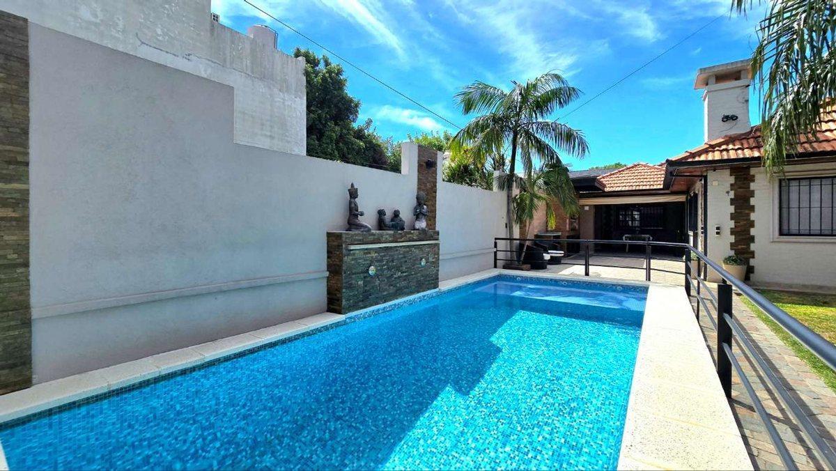 Foto de VENTA CASA 4 AMB PISCINA GALERIA NUEVA MARTINEZ, imagen 1