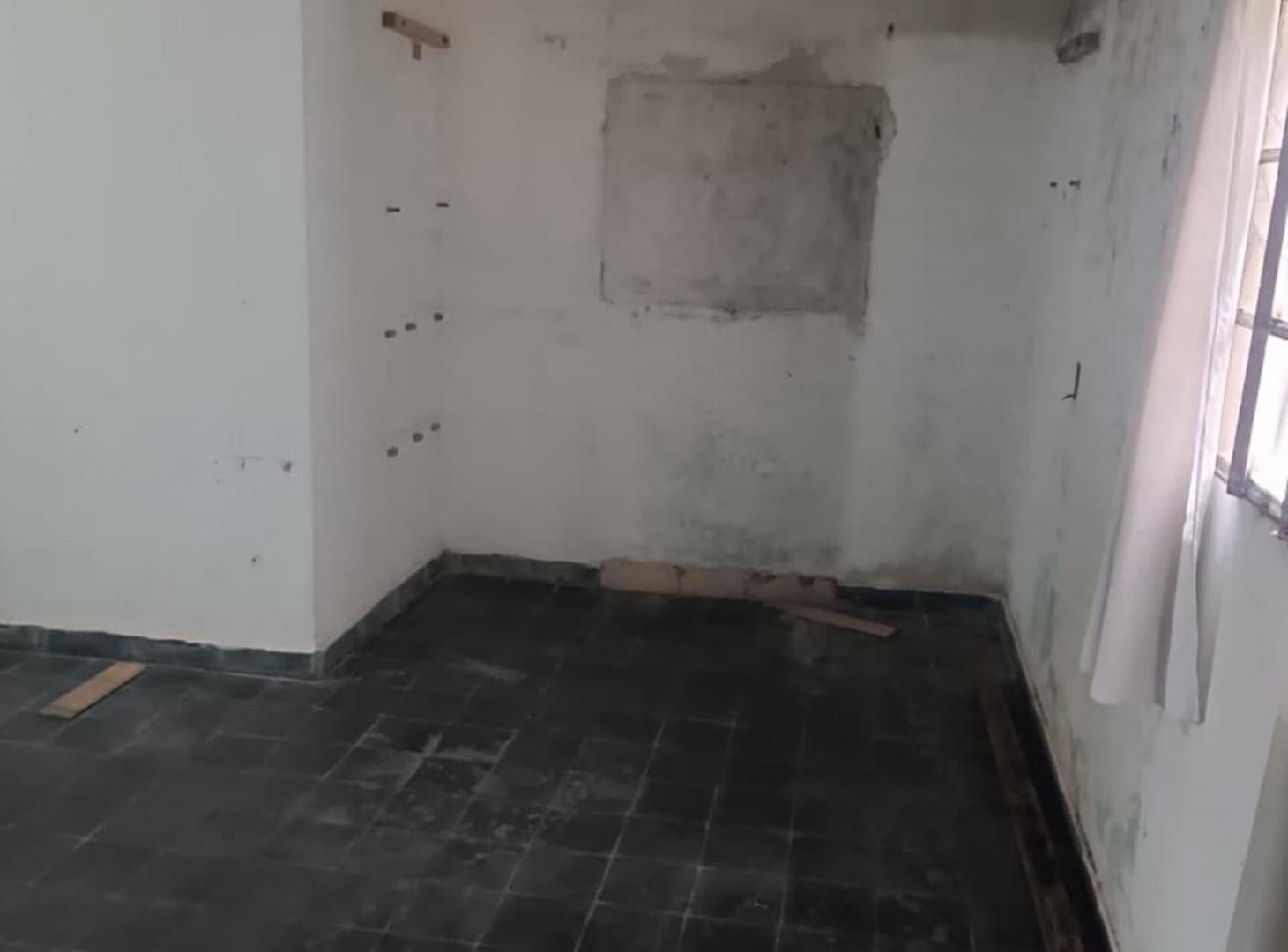 Foto de Lote con Casa A Refaccionar Lujan APTO CREDITO, imagen 5