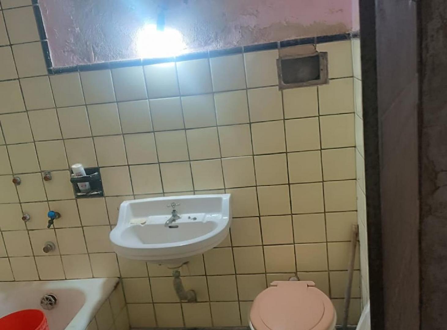 Foto de Lote con Casa A Refaccionar Lujan APTO CREDITO, imagen 3