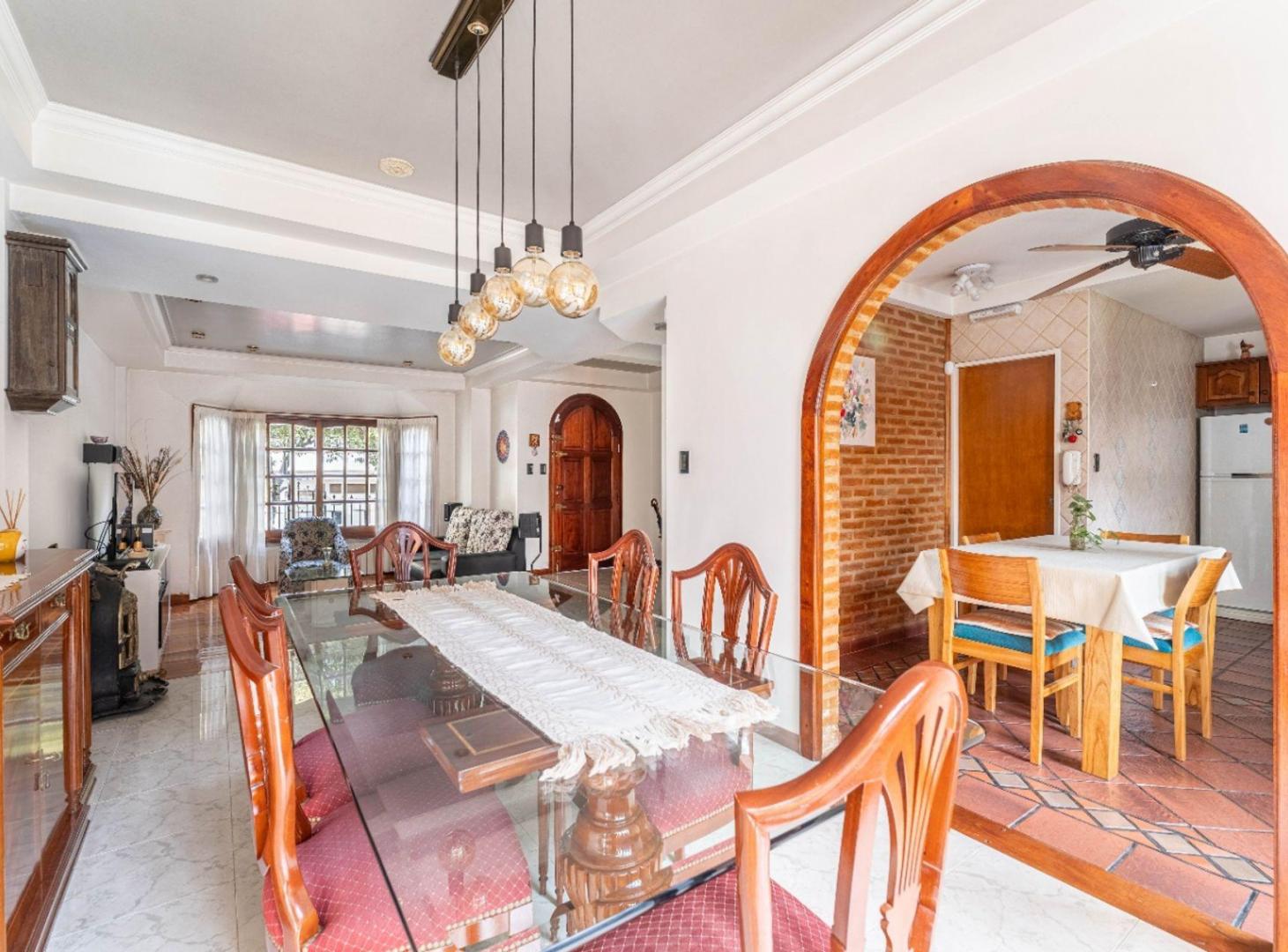 Foto de CASA 5 AMBIENTES CON JARDÍN, PILETA Y COCHERA, imagen 3