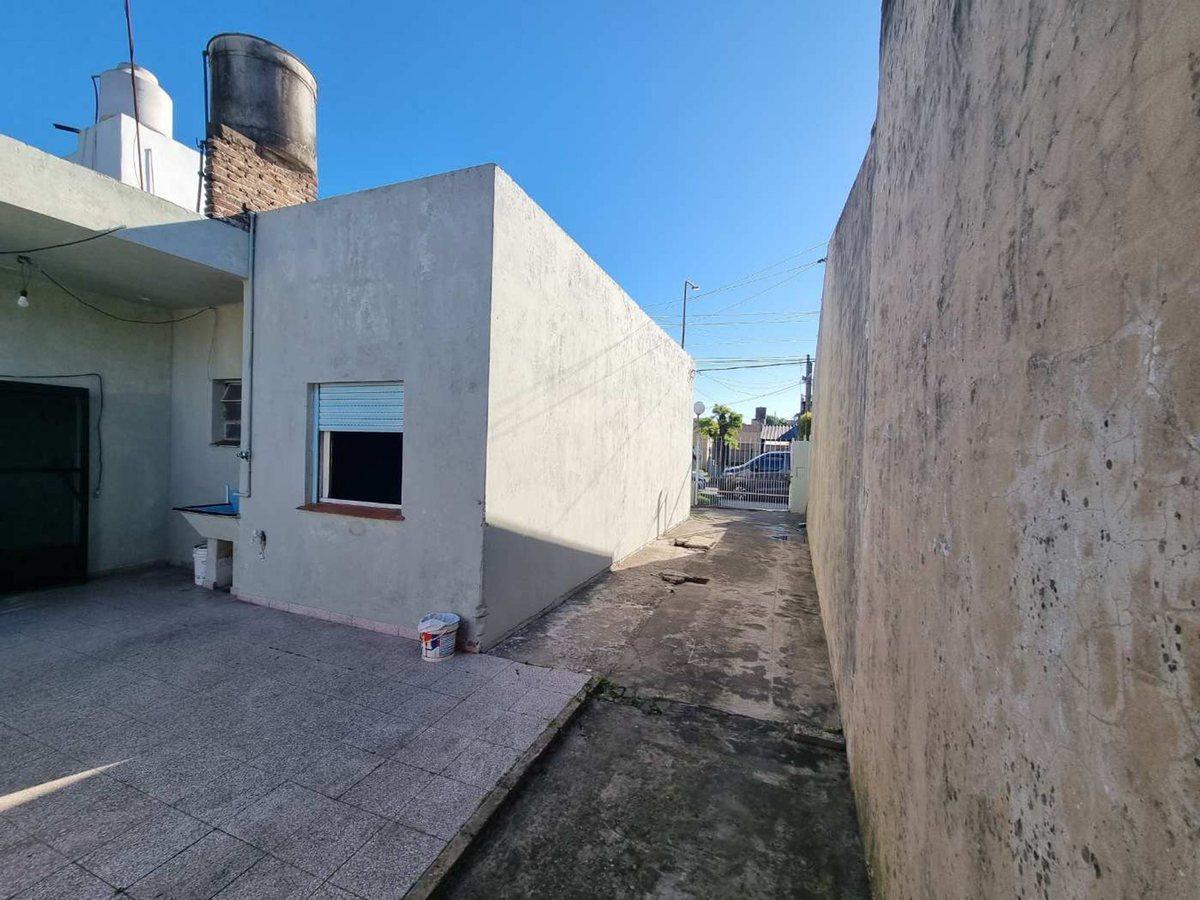 Foto de Casa de 3 ambientes en venta en Quilmes, imagen 4