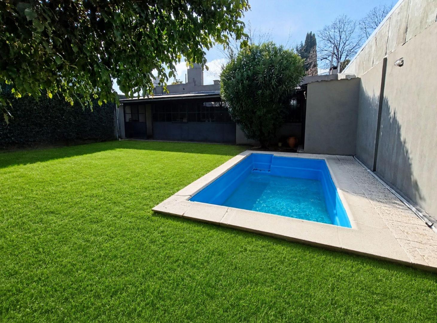 Foto de CASA EN VENTA 3 AMB CON JARDIN Y PILETA EL PALOMAR, imagen 1