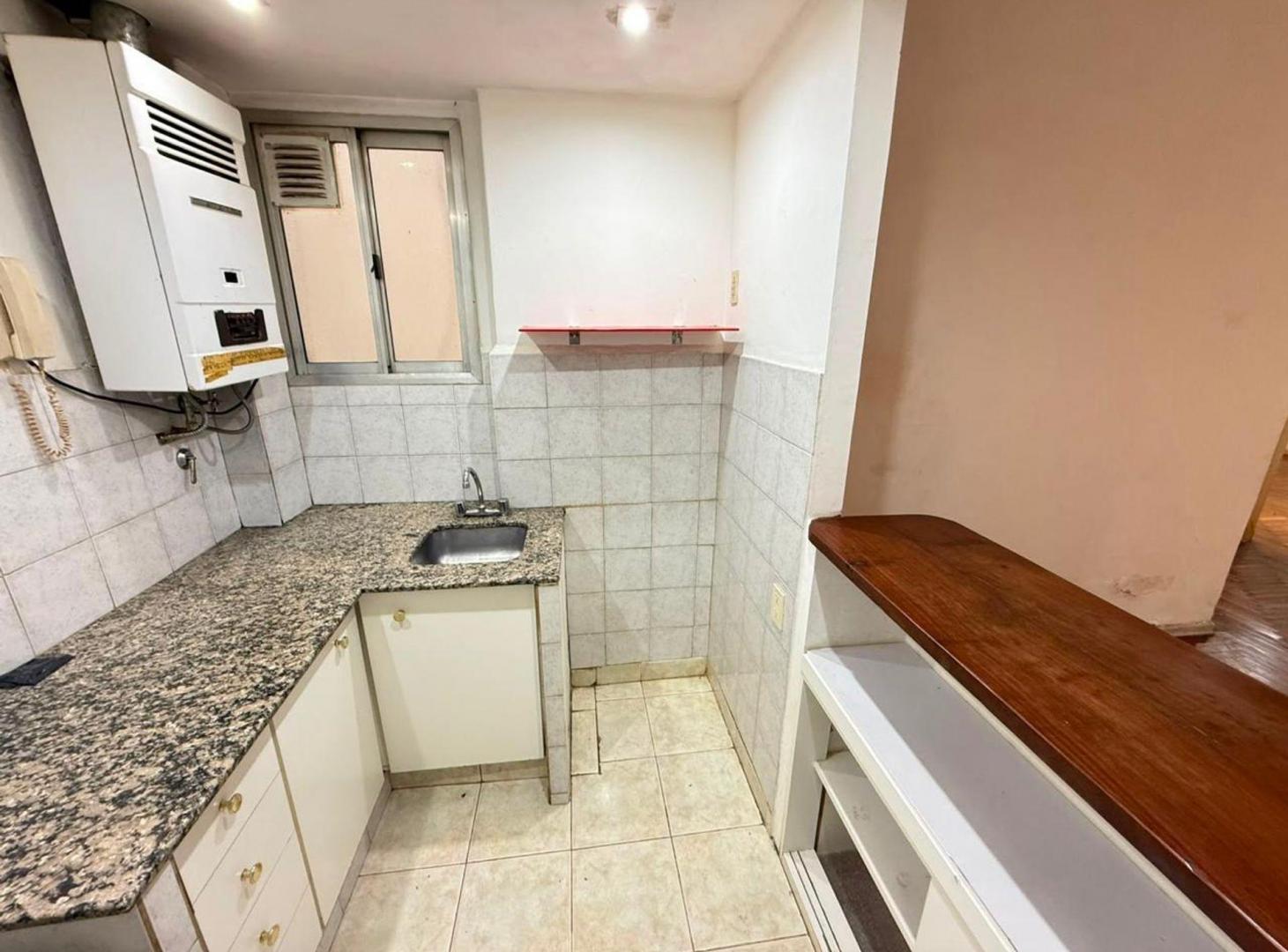 Foto de VENTA DEPTO 3 AMBIENTES EN VILLA CRESPO A RECICLAR, imagen 1