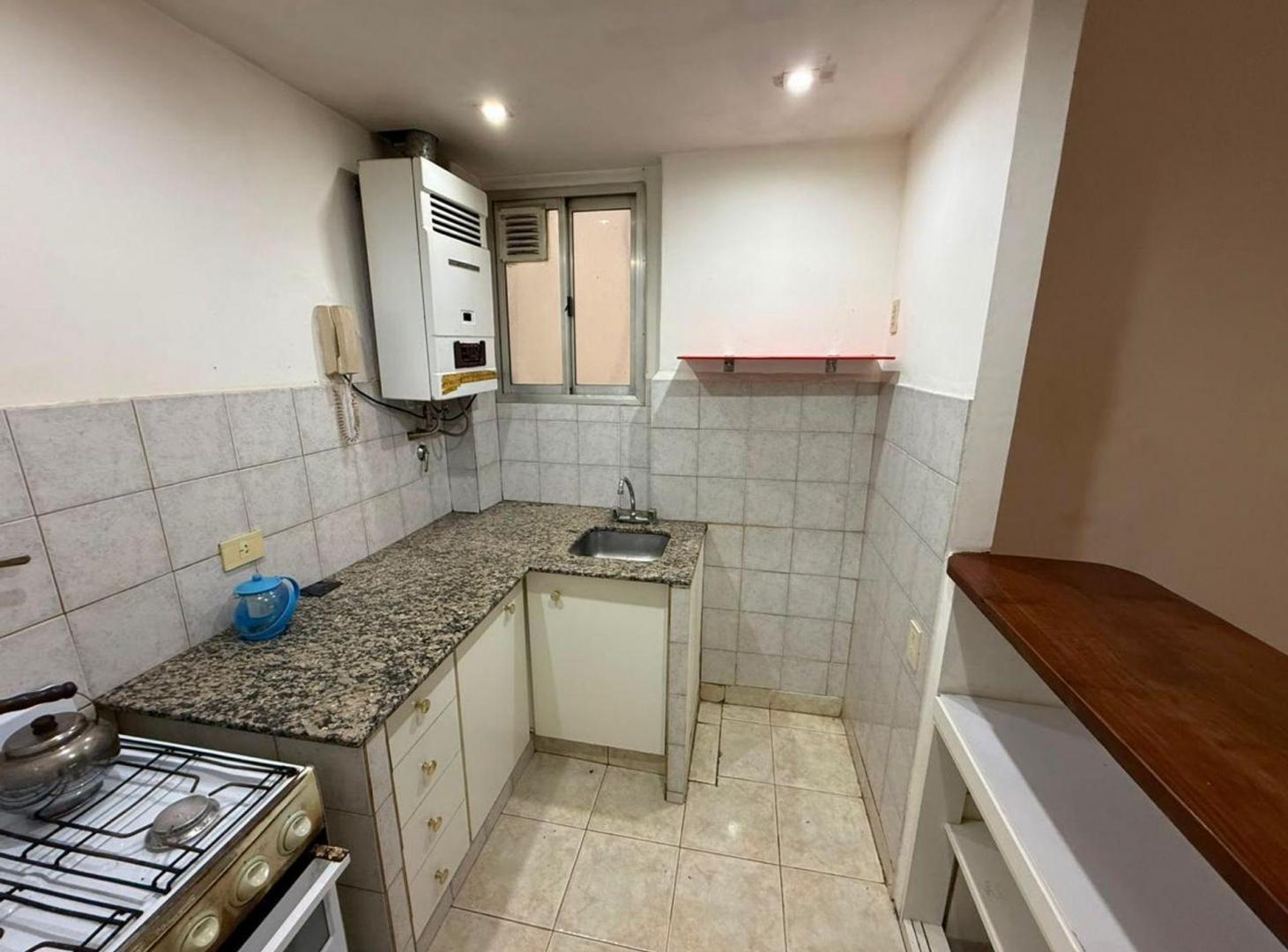 Foto de VENTA DEPTO 3 AMBIENTES EN VILLA CRESPO A RECICLAR, imagen 3