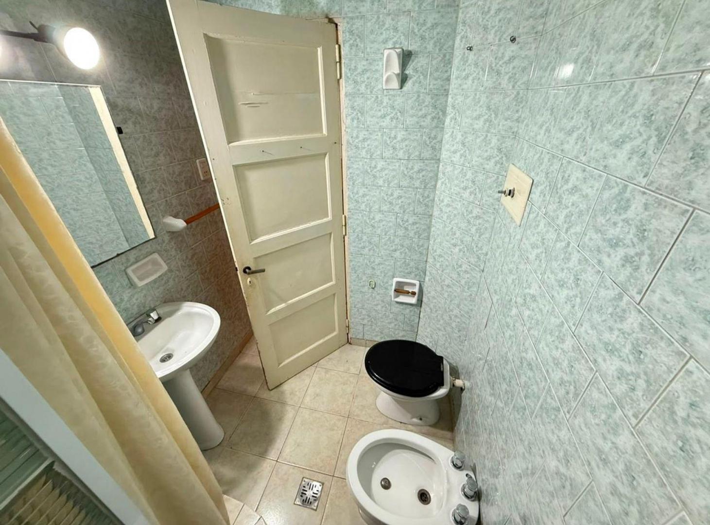 Foto de VENTA DEPTO 3 AMBIENTES EN VILLA CRESPO A RECICLAR, imagen 4