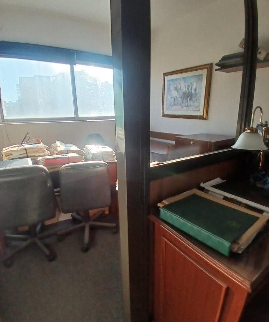 Foto de EN VENTA AMPLIA OFICINA , APTO VIVIENDA MICROCENT!, imagen 5