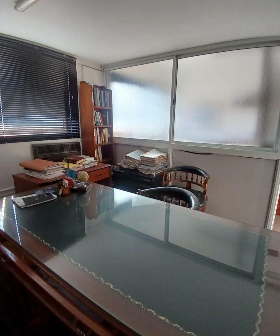 Foto de EN VENTA AMPLIA OFICINA , APTO VIVIENDA MICROCENT!, imagen 2