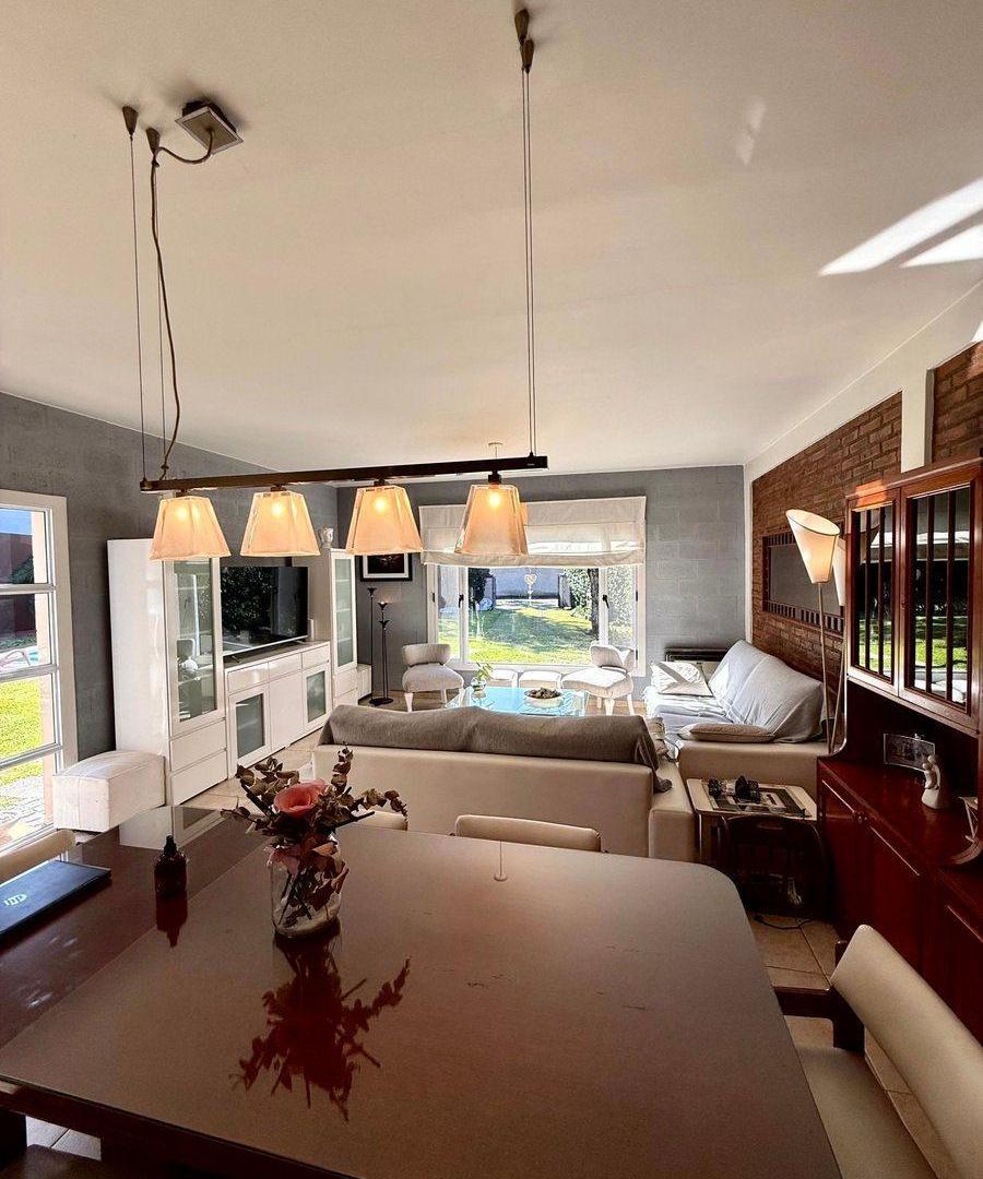 Foto de CASA EN VENTA 4 AMB CON PILETA EN EL CARMENCITO, imagen 5
