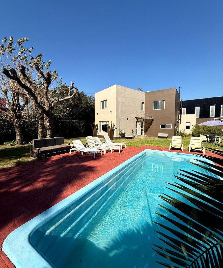 Foto de CASA EN VENTA 4 AMB CON PILETA EN EL CARMENCITO, imagen 2
