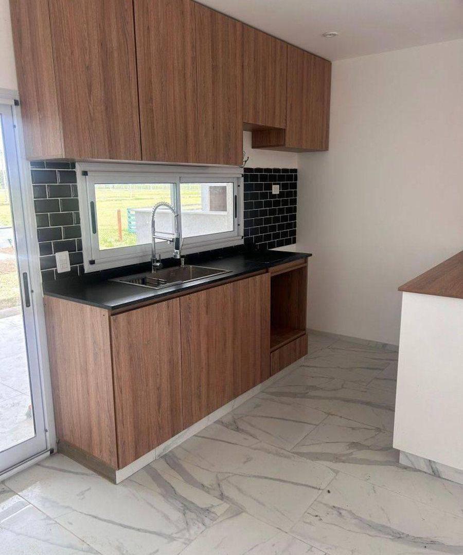 Foto de CASA 160 M2 C/PILETA Y QUINCHO /4 AMB/FINCAS JOVEN, imagen 5