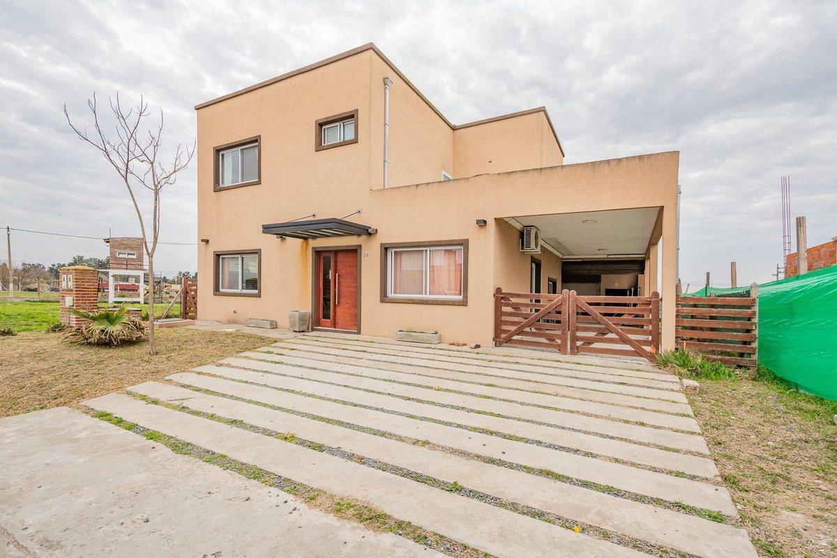Foto de MODERNA CASA 4 DORMITORIOS Brio LAGUNA AZUL-EZEIZA, imagen 1