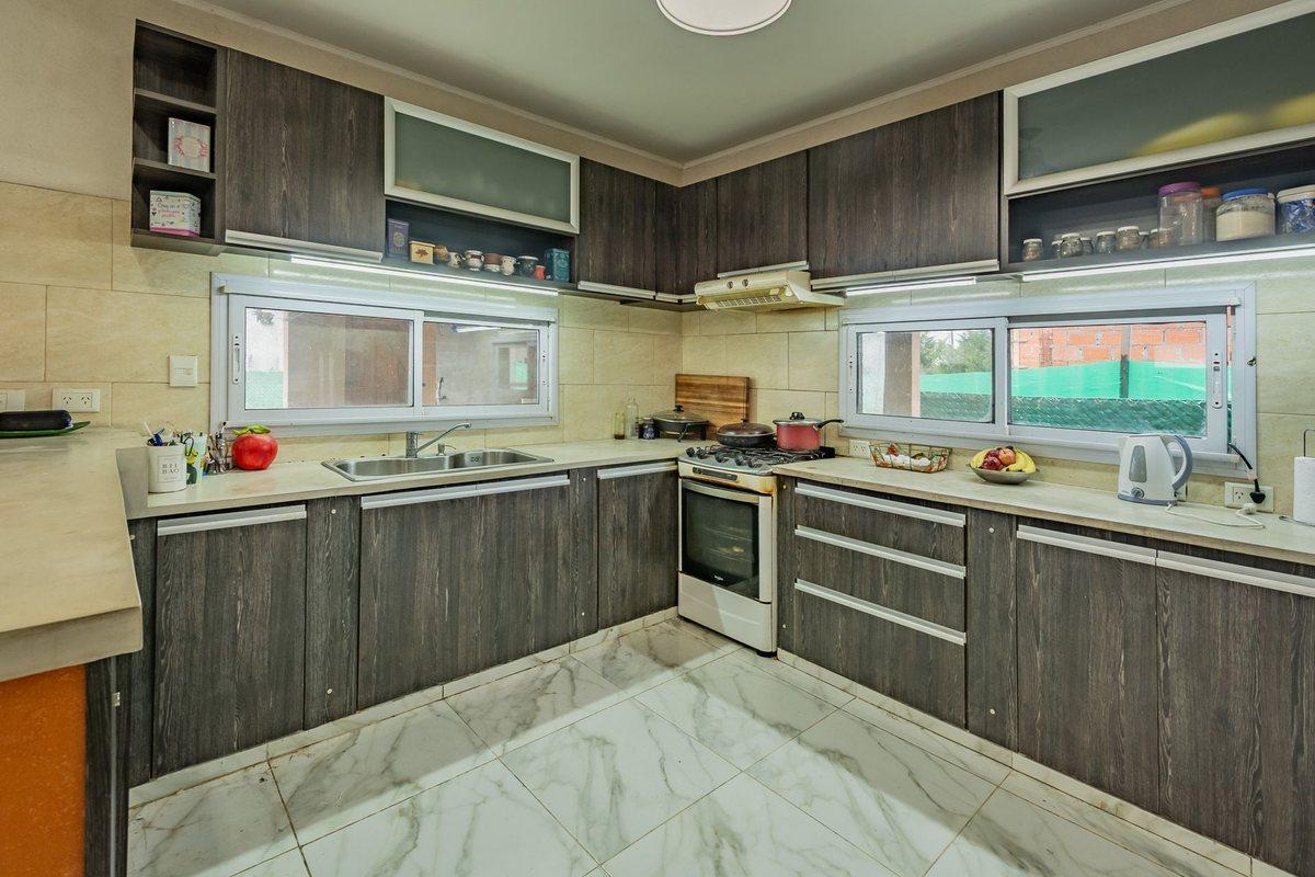 Foto de MODERNA CASA 4 DORMITORIOS Brio LAGUNA AZUL-EZEIZA, imagen 3