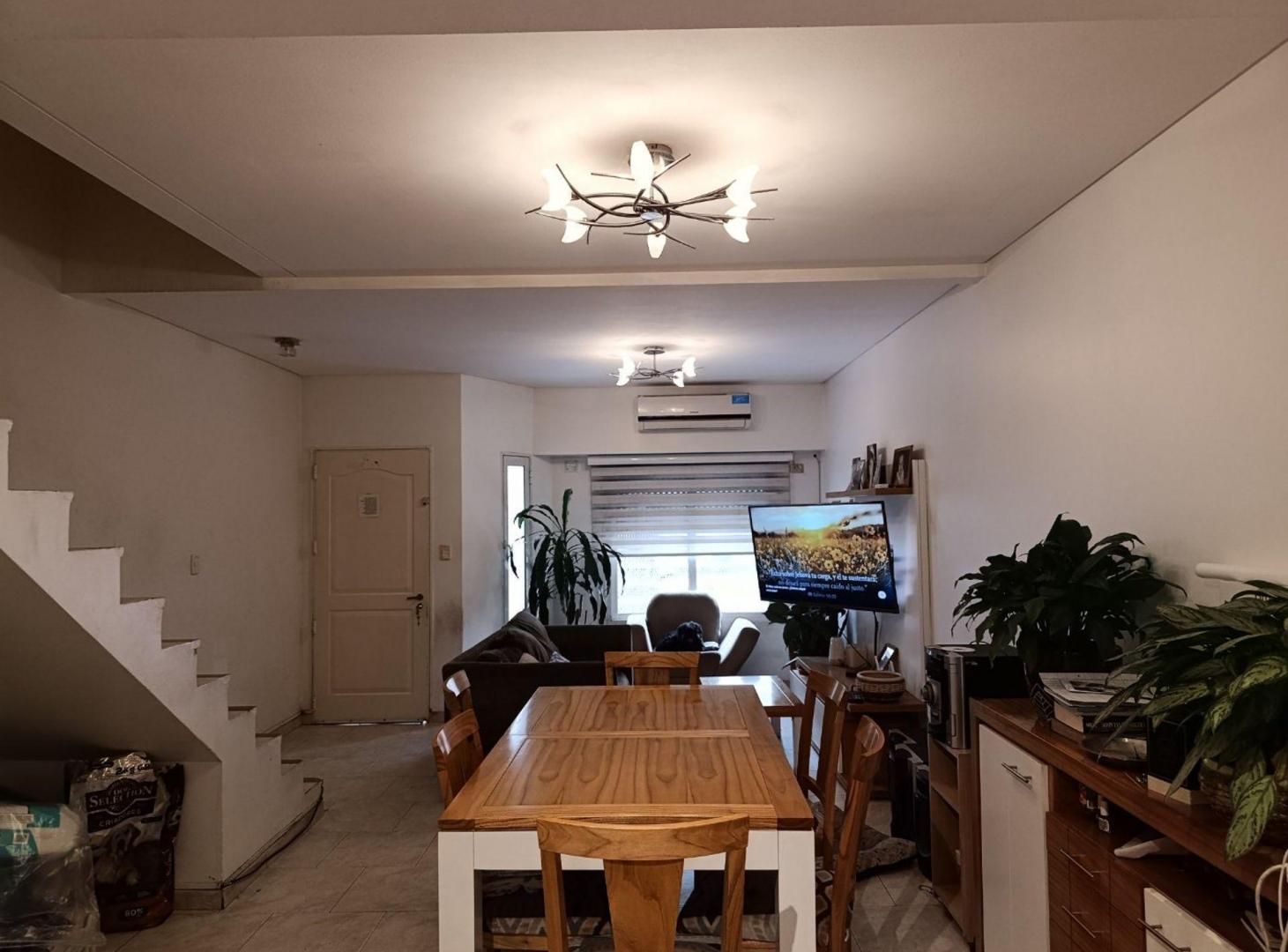 Foto de PH EN VENTA 5 AMB COCHERA 2 PATIOS V. PUEYRREDON, imagen 2