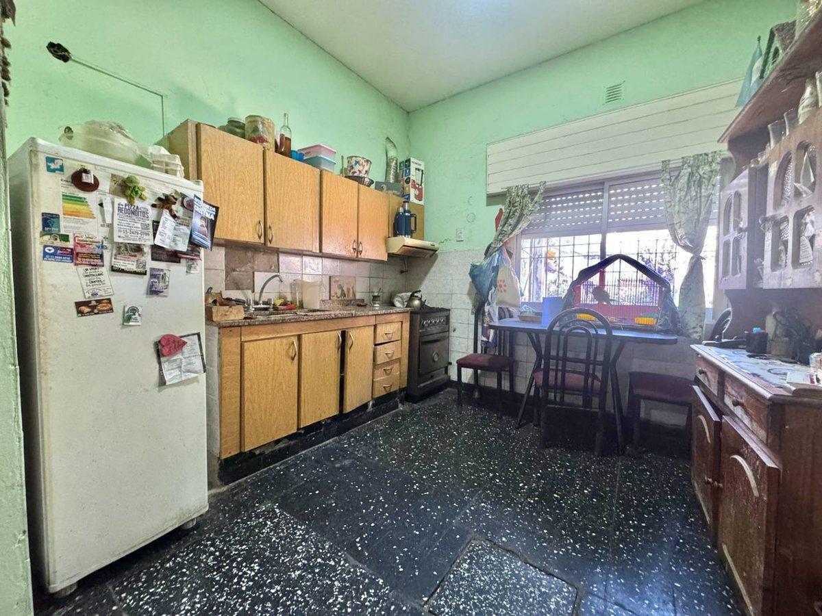 Foto de Venta PH 4 ambientes a remodelar Sarandí parque, imagen 1