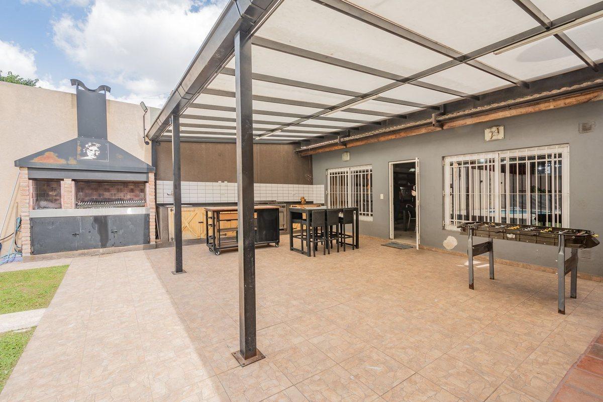Foto de VENTA - Casa 6 ambientes en Aldo Bonzi con Pileta, imagen 2