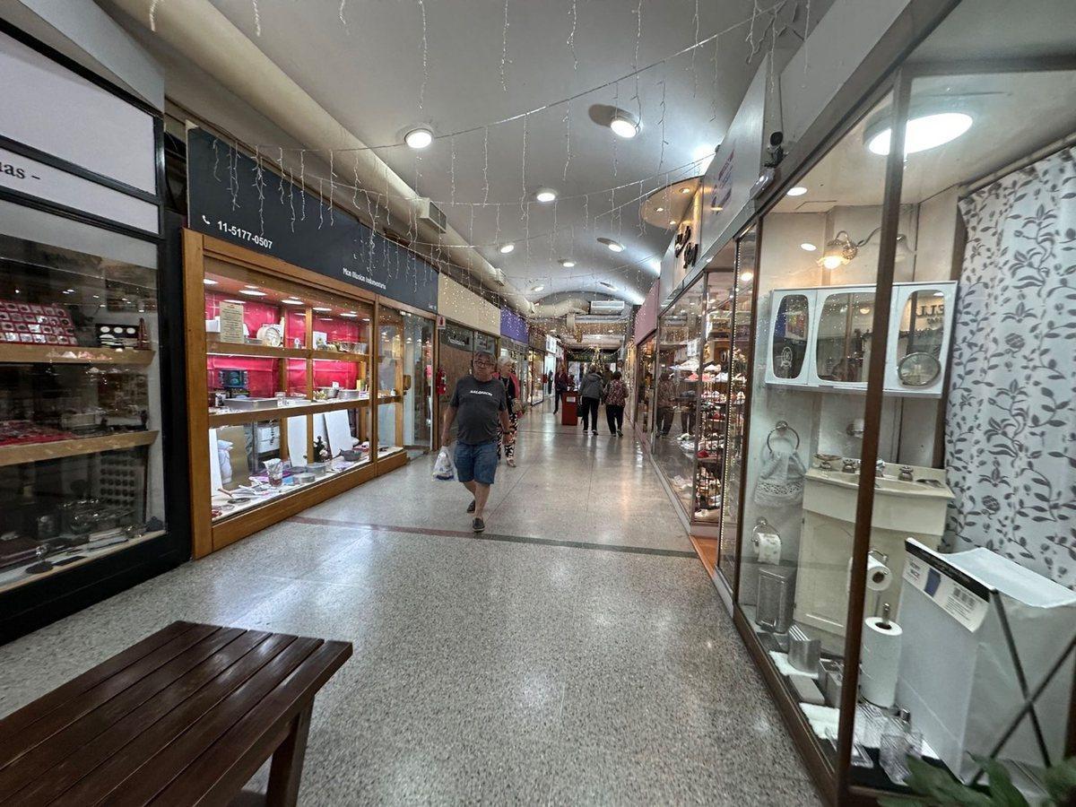 Foto de VENTA OPRTUNIDAD LOCAL EN GALERIA BELGRANO, imagen 3