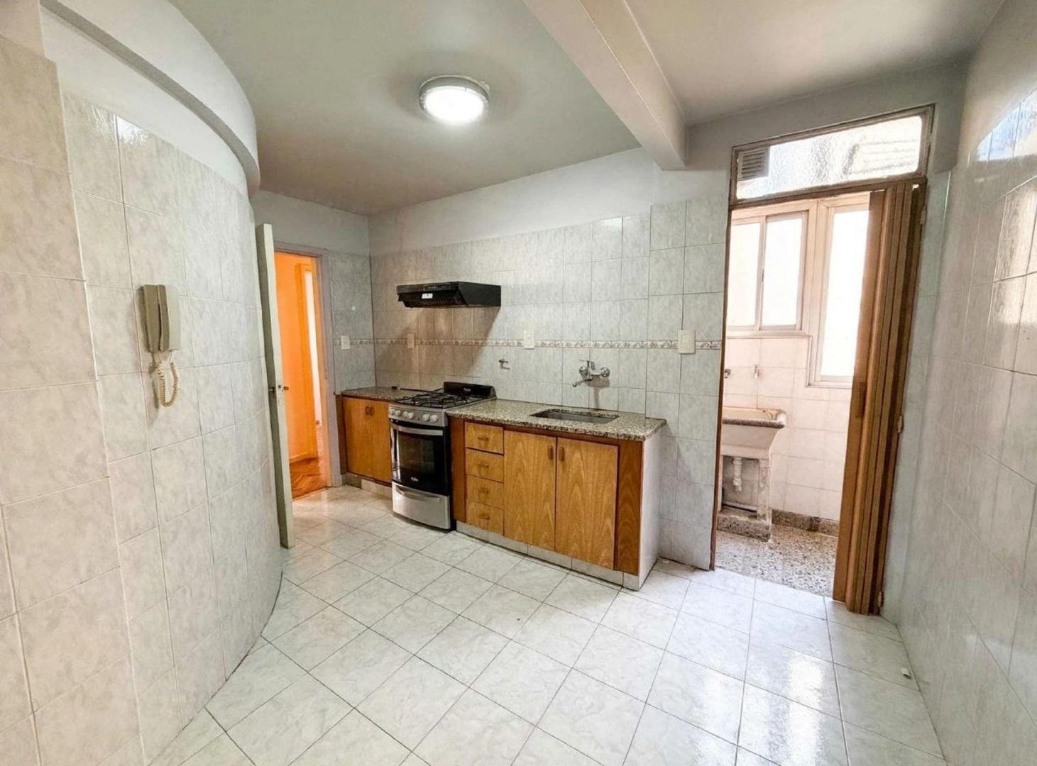 Foto de VENTA DEPTO. 4 AMBIENTES C/DEPENDENCIA Y BALCÓN, imagen 5