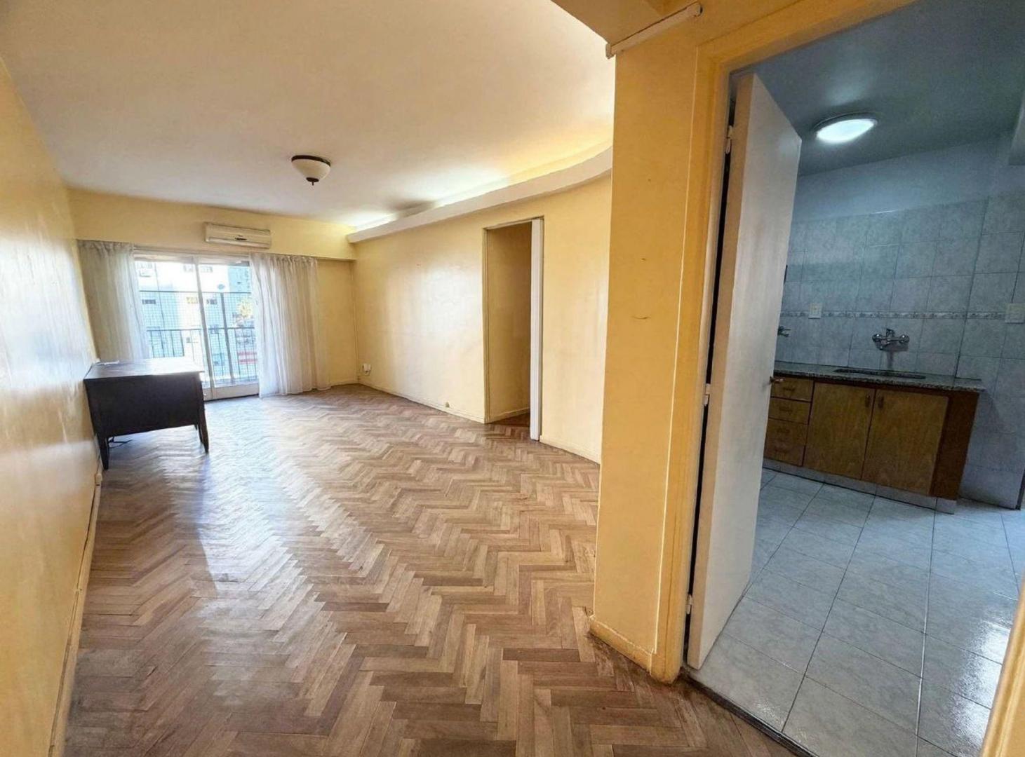 Foto de VENTA DEPTO. 4 AMBIENTES C/DEPENDENCIA Y BALCÓN, imagen 1