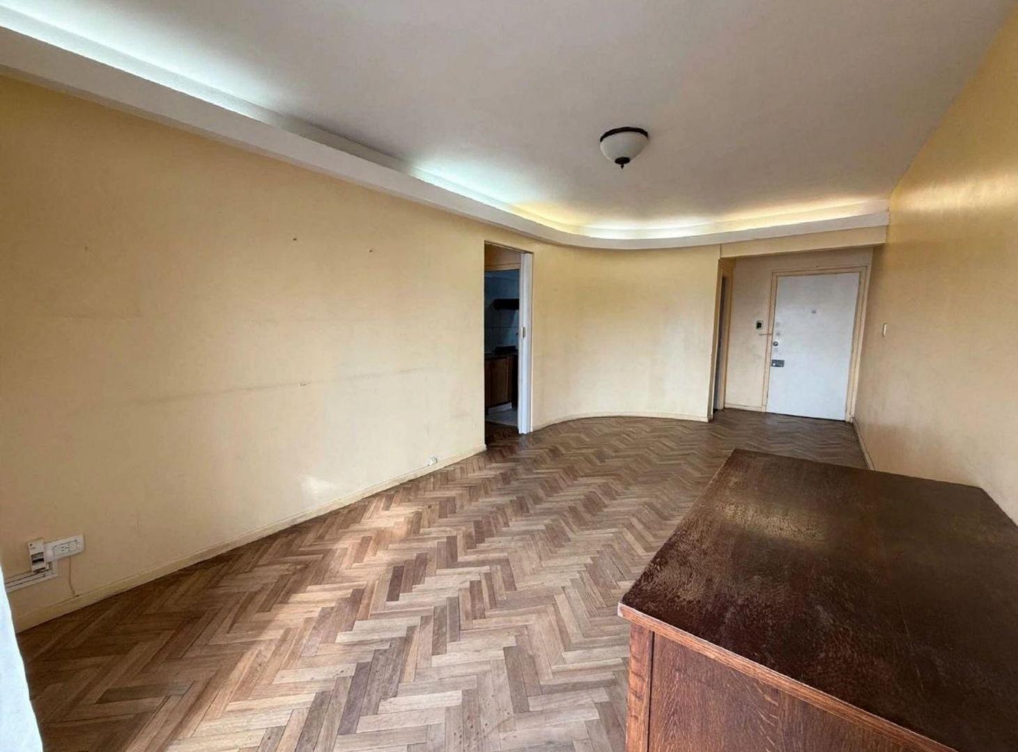 Foto de VENTA DEPTO. 4 AMBIENTES C/DEPENDENCIA Y BALCÓN, imagen 2