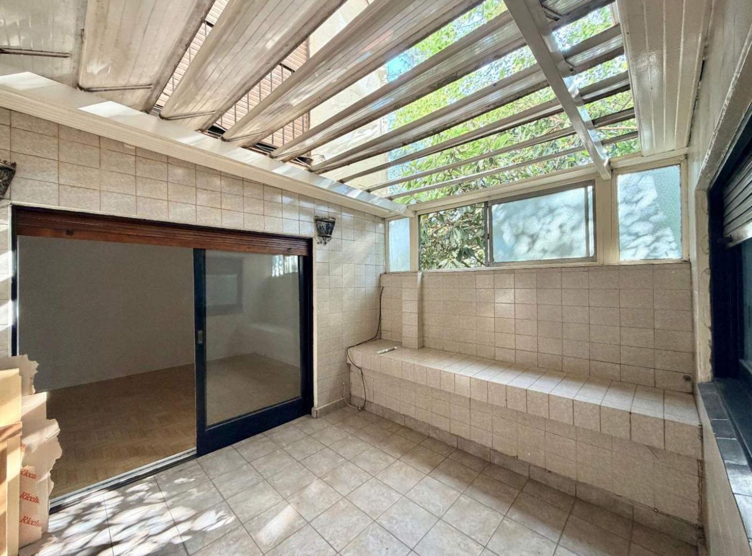 Foto de SEMIPISO 3 AMB 85 M2 C/2 PATIOS-BAULERA-APTO CRED, imagen 2