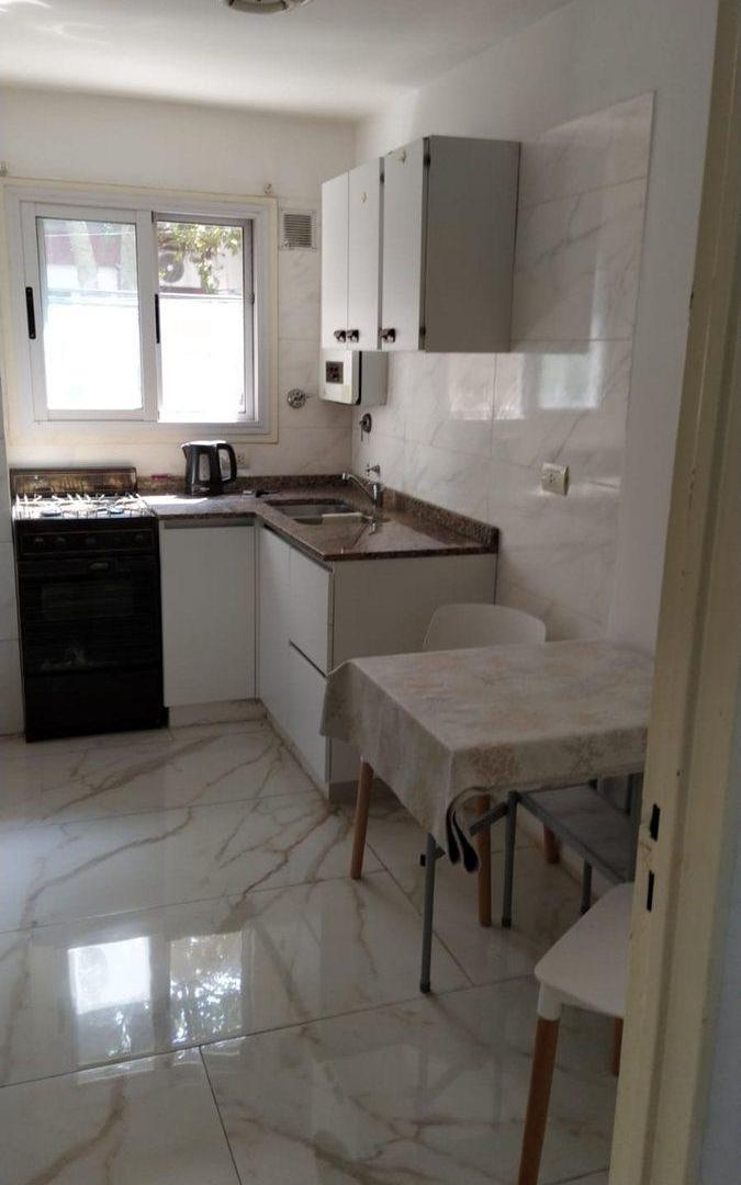 Foto de Se Alquila renovado dept en pleno centro de Olivos, imagen 2