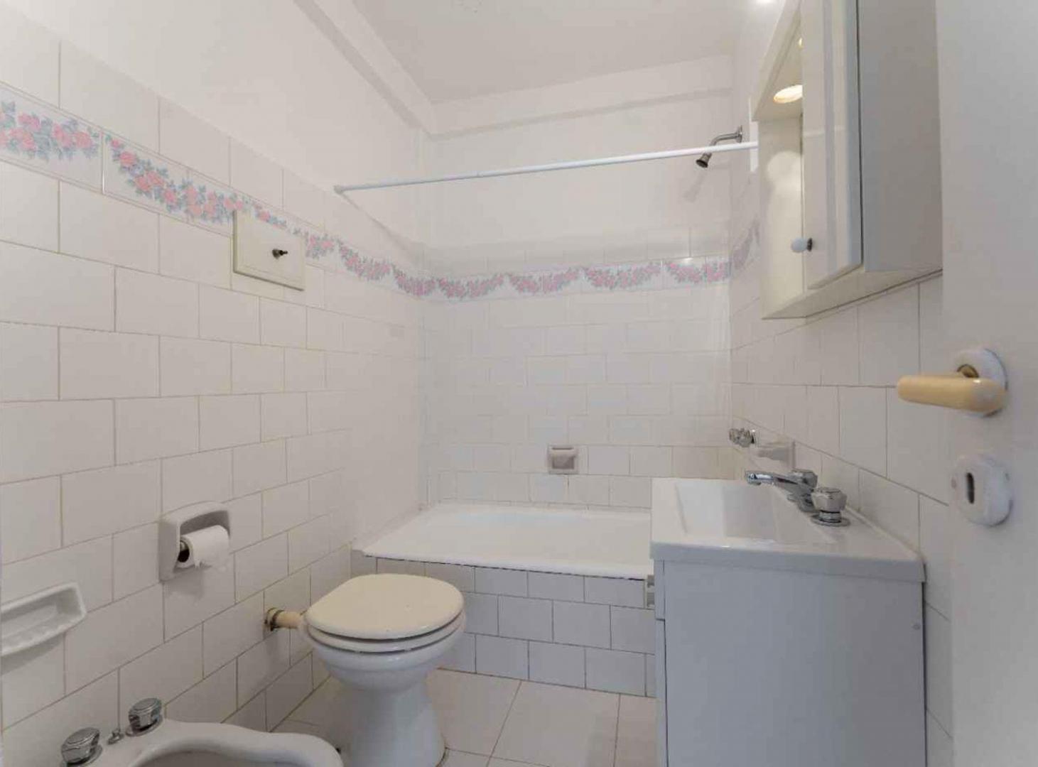 Foto de VENTA 2 AMBIENTES BAJO BELGRANO con GRAN JARDIN, imagen 3