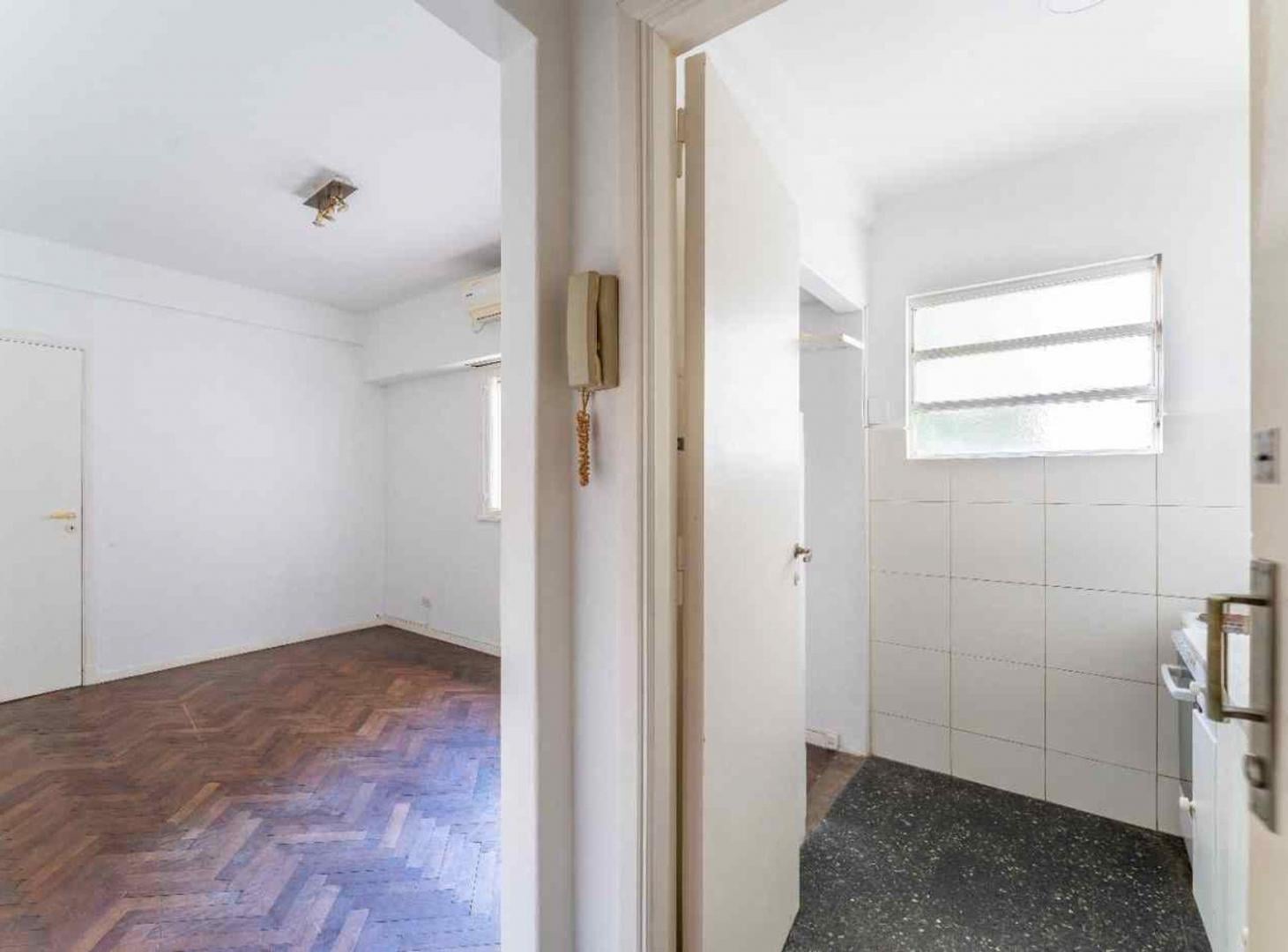 Foto de VENTA 2 AMBIENTES BAJO BELGRANO con GRAN JARDIN, imagen 2