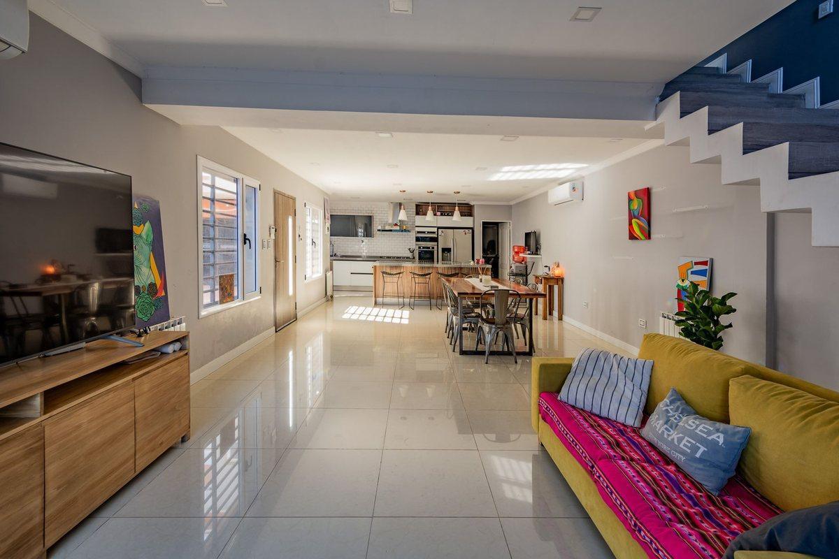 Foto de VENTA - PH MULTIFAMILIAR C/ PILETA - TAPIALES, imagen 5