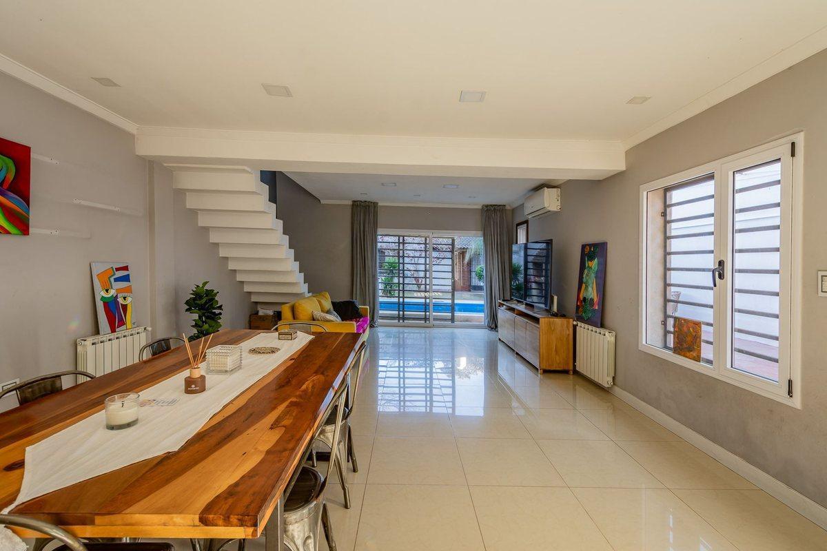 Foto de VENTA - PH MULTIFAMILIAR C/ PILETA - TAPIALES, imagen 2