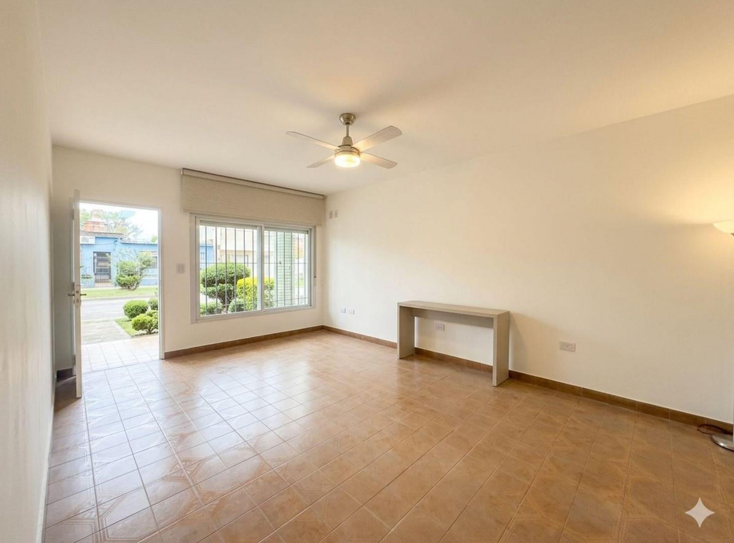 Foto de CASA 3 AMBIENTES + LOCAL COMERCIAL + GRAN PATIO, imagen 1