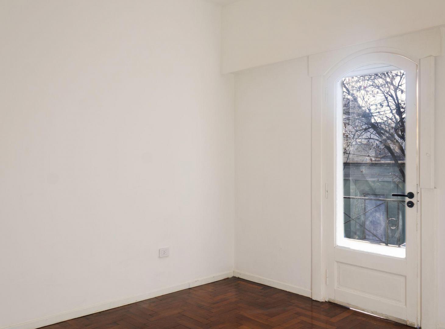 Foto de VENTA Departamento tipo PH 3 amb LINIERS, imagen 2