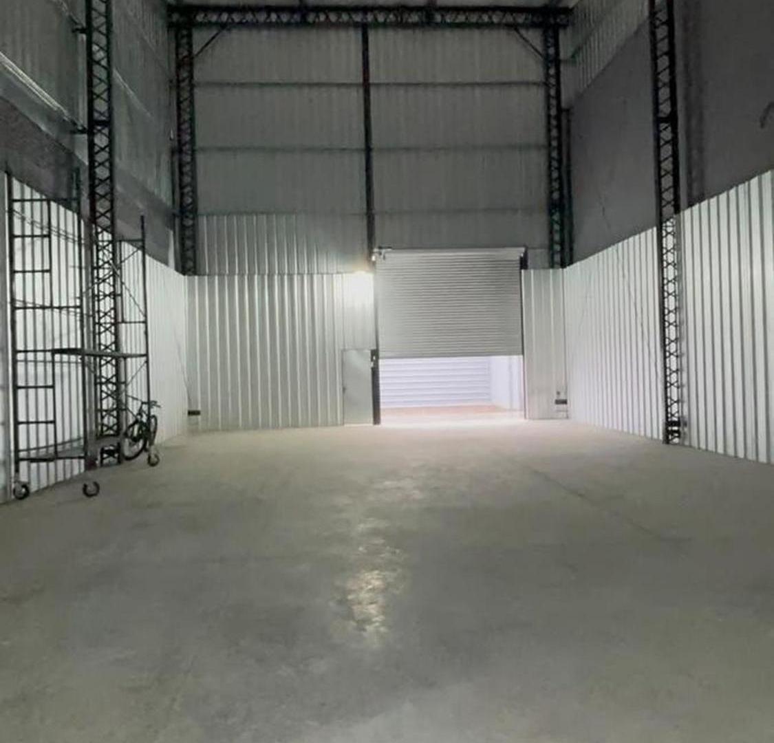 Foto de ALQUILER GALPON 190 M2 CUBIERTOS 11 MTS DE ALTURA, imagen 3