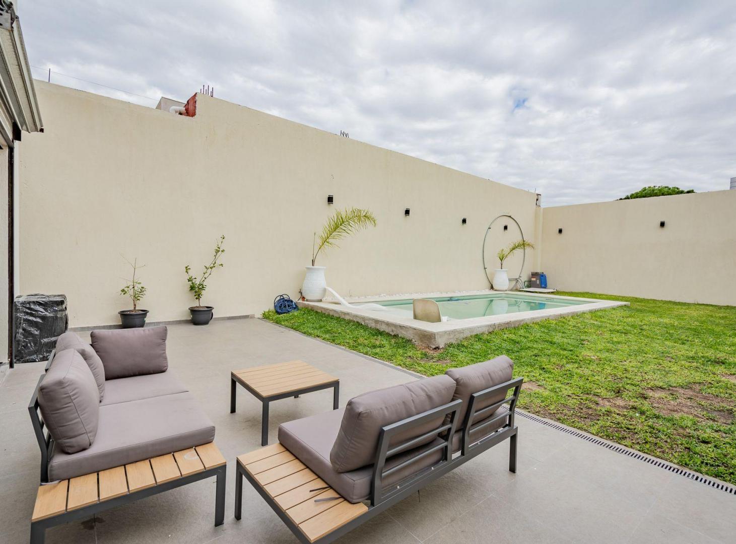 Foto de VENTA CASA 5 AMB A ESTRENAR C/PILETA - ALDO BONZI, imagen 1