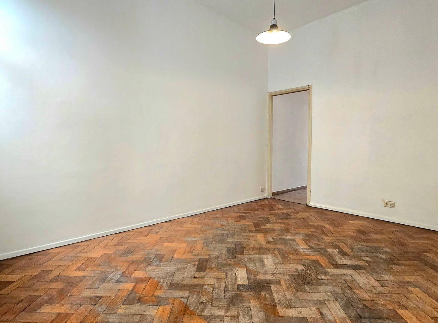 Foto de DEPARTAMENTO 2 AMBIENTES CON BALCÓN EN MONSERRAT, imagen 3