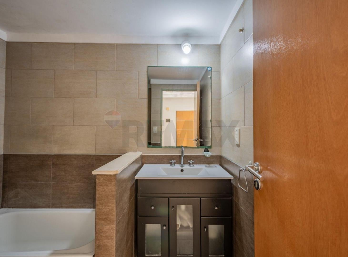 Foto de VENTA DEPTO 2 AMB -TAPIALES - APTO CREDITO/PERMUTA, imagen 2