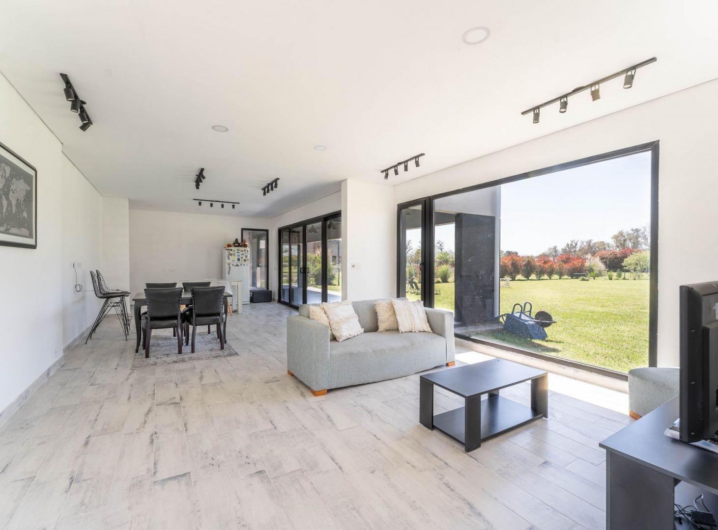 Foto de CASA 4 AMB CON PARQUE - BARRIO PRIVADO LA ELINA, imagen 3