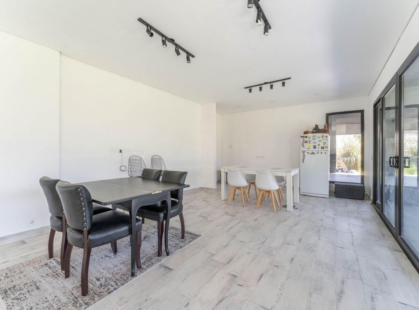 Foto de CASA 4 AMB CON PARQUE - BARRIO PRIVADO LA ELINA, imagen 2