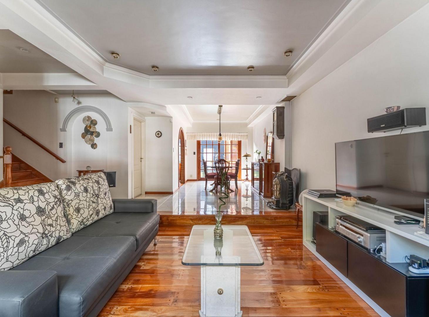 Foto de CASA 5 AMBIENTES CON JARDÍN, PILETA Y COCHERA, imagen 4