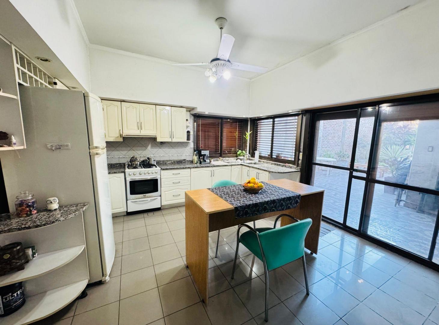 Foto de Venta casa 4 ambientes Avellaneda piscina parrilla, imagen 3