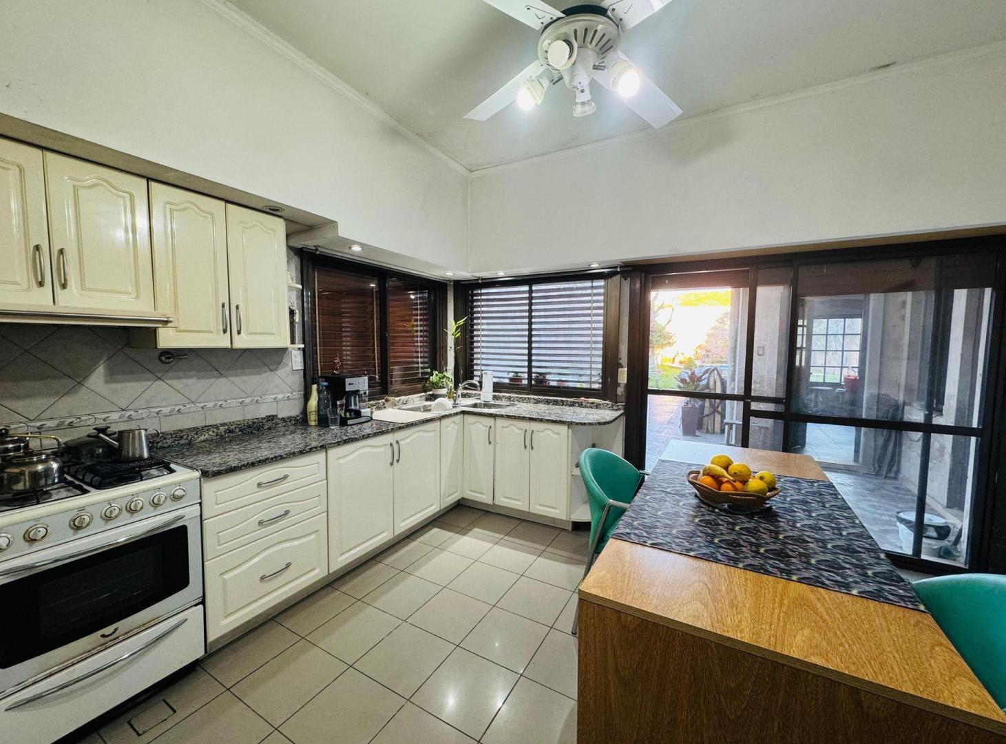 Foto de Venta casa 4 ambientes Avellaneda piscina parrilla, imagen 4
